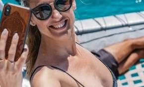 ¡Cómo el vino!: Andrea Dellacasa se luce en redes sociales con fotos en bikini