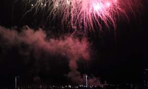 [FOTOS] Puerto Natales despidió los festejos de su Aniversario 104 con fuegos artificiales
